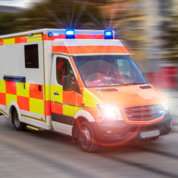 Rettungswagen Krankenwagen Blaulicht iStock filmfoto.jpg