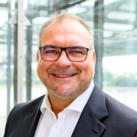 SozialFactoring Autorenbild Andreas Dehlzeit.jpg